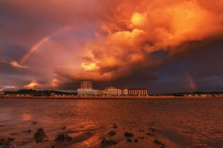 Sonnenuntergang aus der Wohnung zu sehen, mit der vorgelagerten Insel Neuwerk
