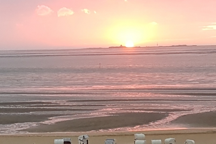 Sonnenuntergang direkt aus der Wohnung zu sehen
