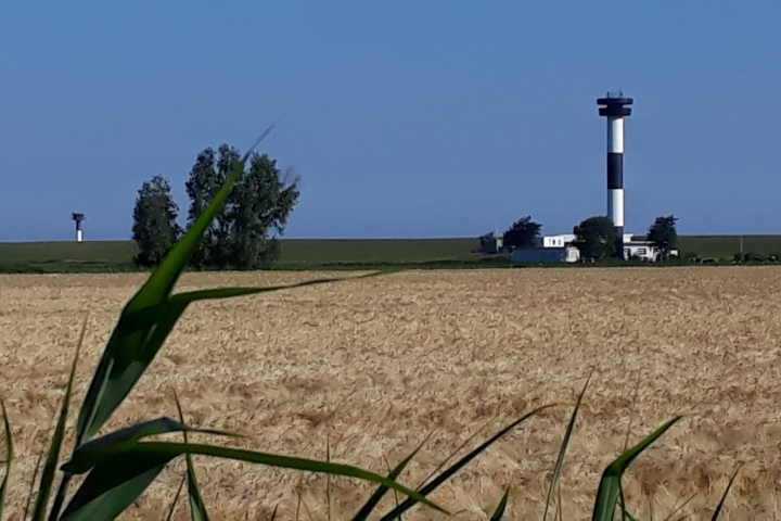 Einer der Leuchttürme an der Elbe zwischen Cuxhaven und Otterndorf.