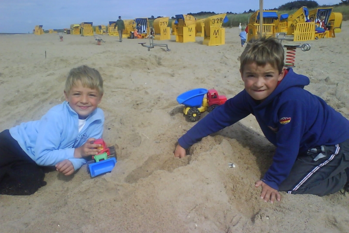 Es gibt Spielplätze im Wernerwald und nun neu einen Kletterpark oder den ganz großen Sandkasten...
