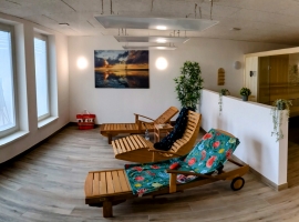 Der 2026 neu eröffnete Wellnessbereich mit Sauna