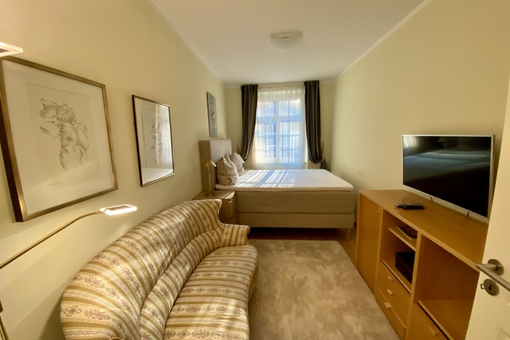 Schlafzimmer 2 mit 2 Personen-Bett 160x200