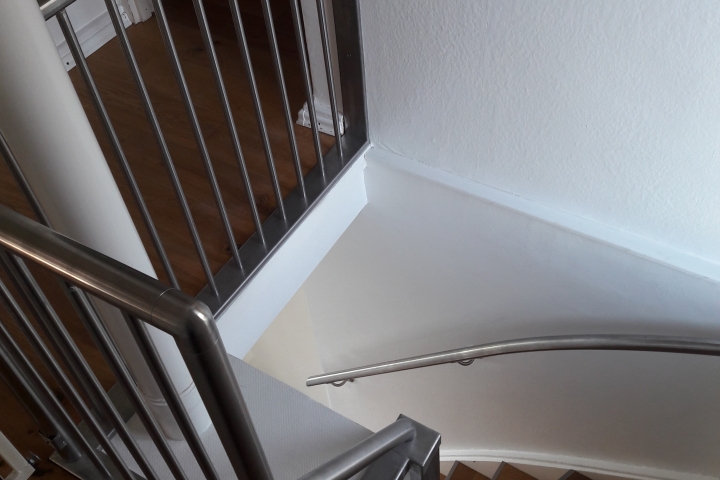 Treppe, keine niederländische Steiltreppe.