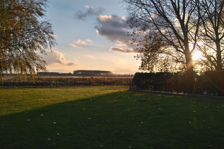 Wohnlage, alleine, autorfrei, so quasi auf der grünen Wiese.