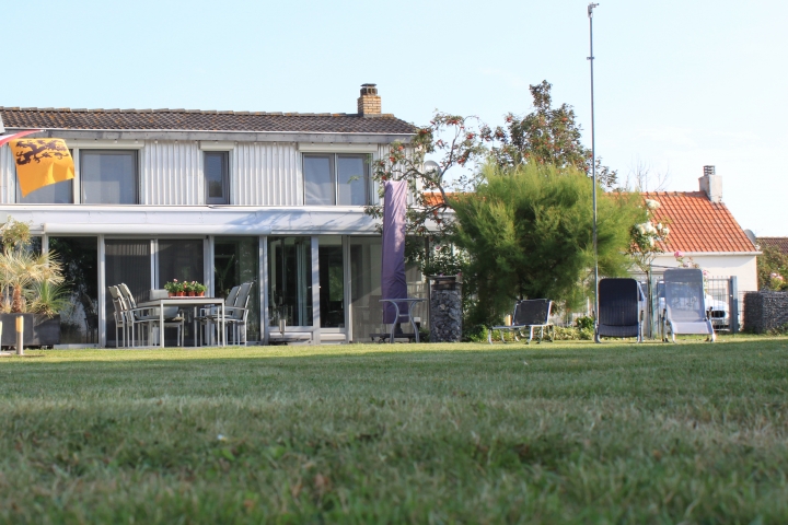 Außenansicht, Terrasse, Wintergärten, Grundstück