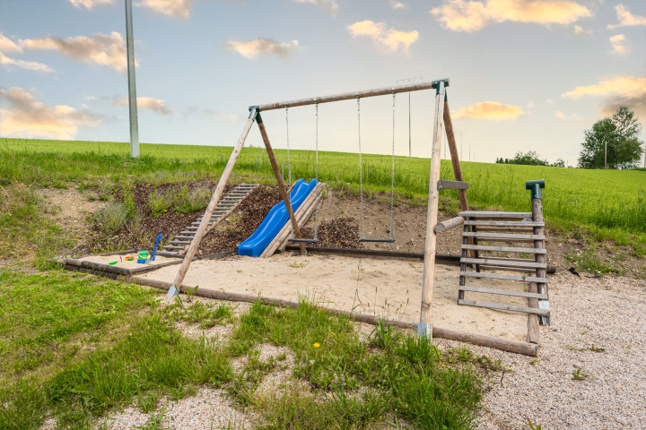 Spielplatz mit Sandkasten