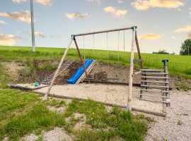 Spielplatz mit Sandkasten