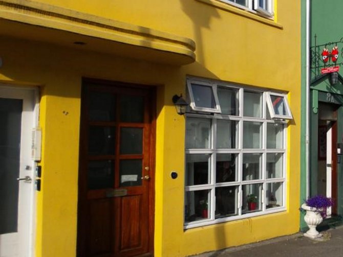 Enjoy Reykjavik Apartment | The Yellow House - Das gelbe Haus