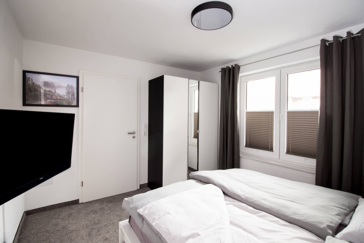 Schlafzimmer 1