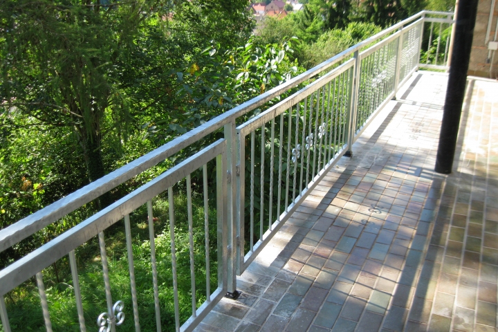 Der untere Balkon: mitten im Wald