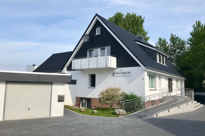 Ferienwohnungen im Haus Holiday Dahme | Haus Holiday Dahme/ Ostsee: Einfahrt