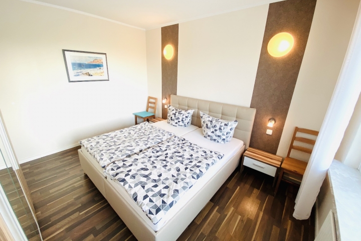 Haus Holiday Dahme/ Ostsee: Elternschlafzimmer Wohnung Holiday 1