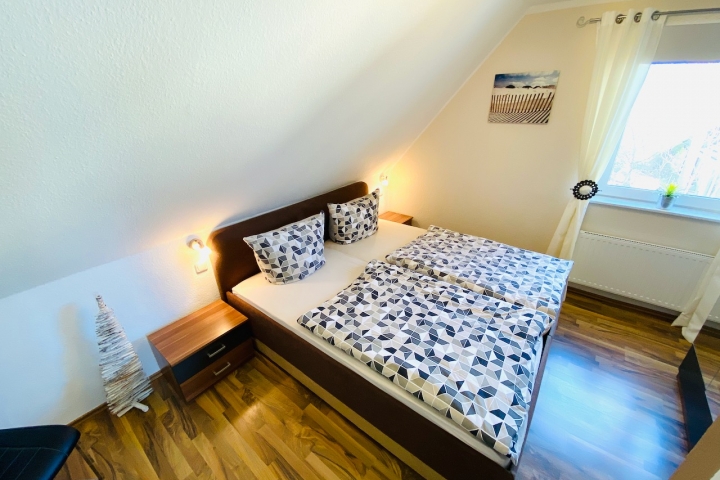 Haus Holiday Dahme/ Ostsee: Elternschlafzimmer Wohnung Holiday 2