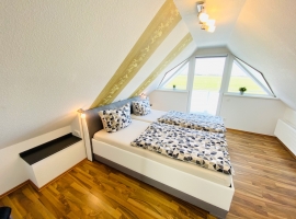 Haus Holiday Dahme/ Ostsee: Elternschlafzimmer Wohnung Holiday 3
