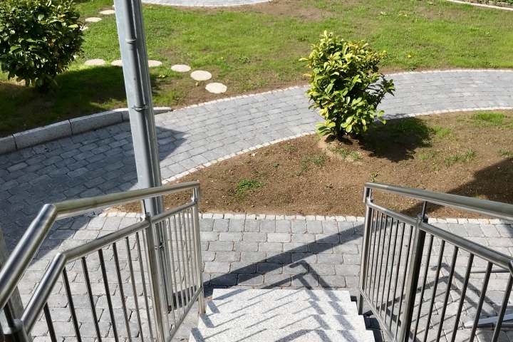 Haus Holiday Dahme/ Ostsee: Treppe zum Garten Wohnung Holiday 4