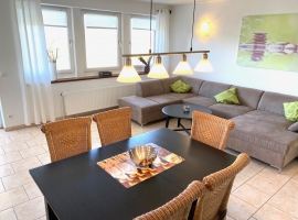Haus Holiday Dahme/ Ostsee: Couch-Landschaft Wohnung Holiday 4