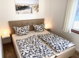 Haus Holiday Dahme/ Ostsee: Elternschlafzimmer Wohnung Holiday 4