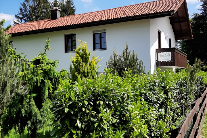 Ferienwohnung im Haus Silvia | Balkon Gartenseite