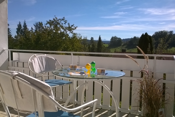 Fernblick von Ihrem Balkon nach Süden. Bei schönem Wetter bis zum Wendelstein.