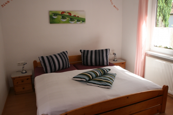 Doppelbett-Schlafzimmer