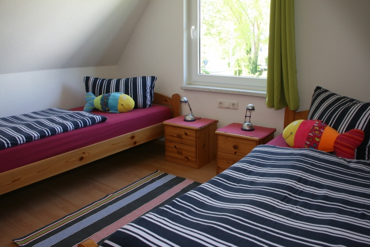 großes Zwei-Bett-Schlafzimmer