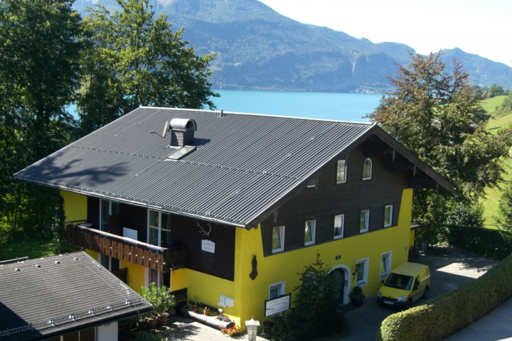 Ferienwohnungen * * *  Landhaus Gerum | Ferienwohnungen * * * LANDHAUS GERUM nur 70 m vom See, 1 Gehminute in Badekleidung