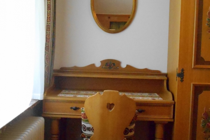 Schreibtisch im Schlafzimmer Komfort Apartment TAUERN