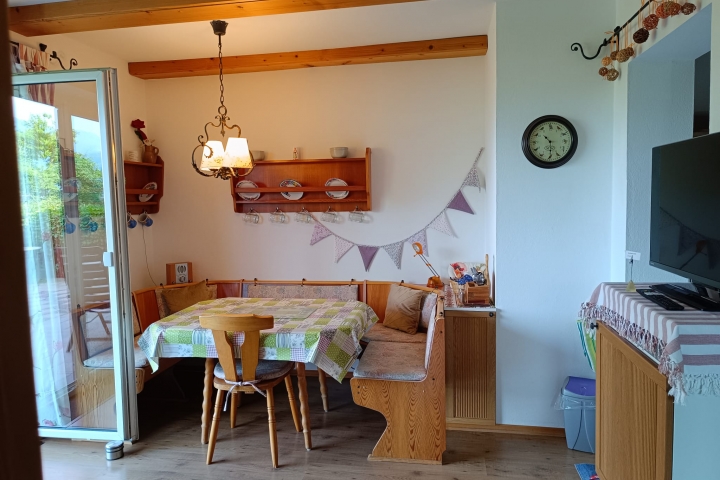 Eckbank in Terrassenwohnung GILGEN
