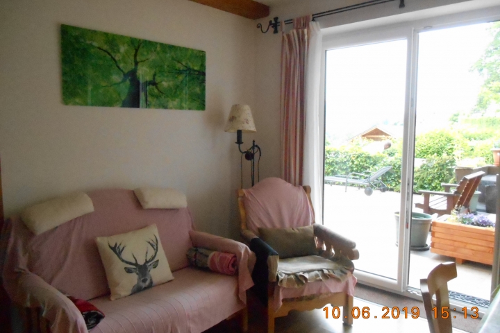 Wohnzimmer Ferienwohnung GILGEN mit Terrasse