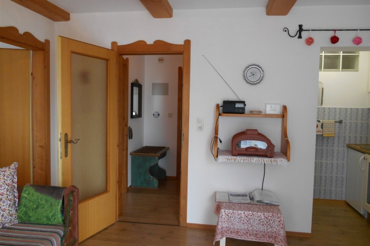 Wohnzimmer - Schlafzimmer - Kinderzimmer - Küchennische - Flur in der Terrassen-Ferienwohnung RIED