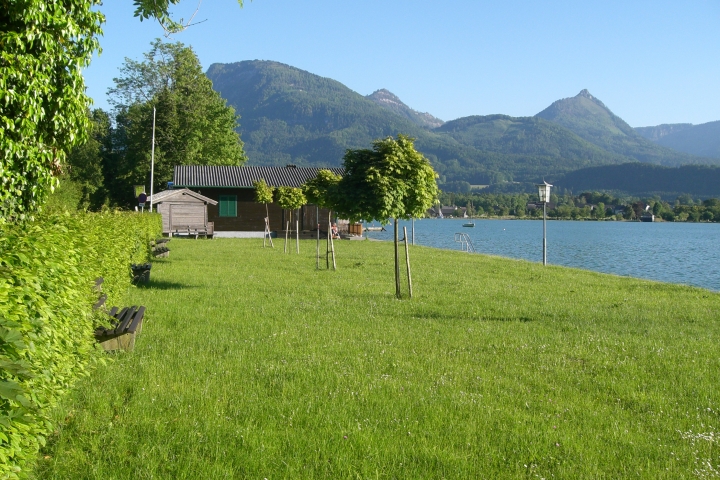 Badestrand mit Liegewiese, Umkleide und WC