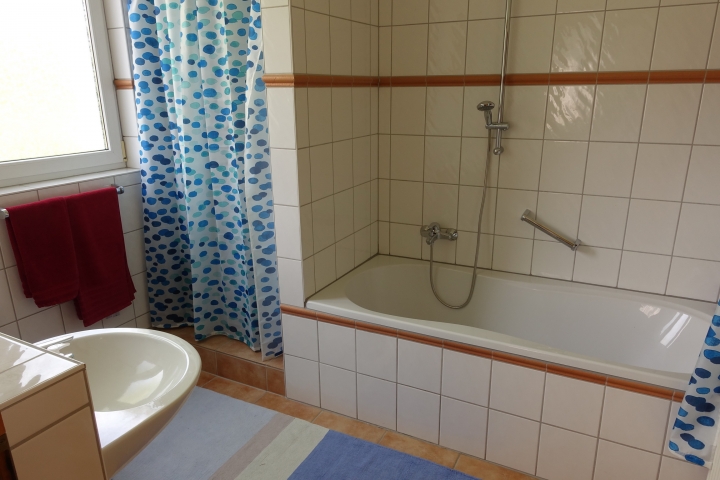Bad mit Badewanne