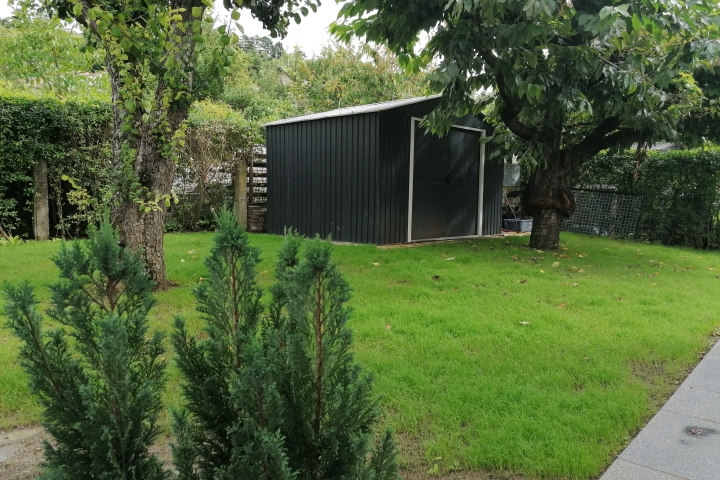 Garten mit Grillstelle