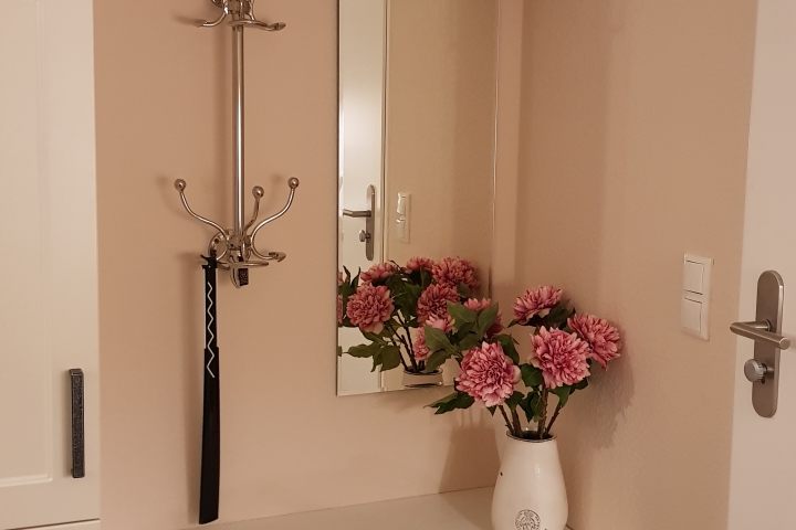Garderobe über dem Schuhschrank