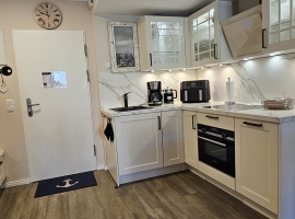 Hochwertig, voll ausgestattete Küche mit Induktionsherd, Backofen, Mirko, Airfryer, Spülmaschine