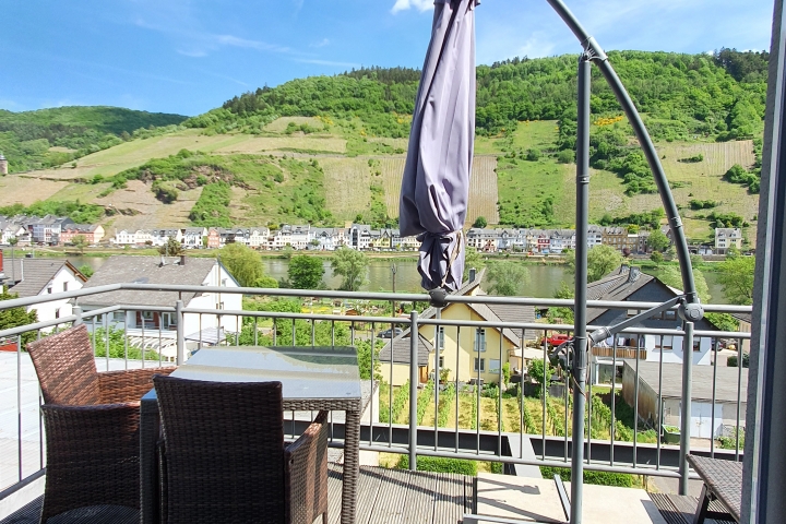 Balkon mit Blick auf die Mosel