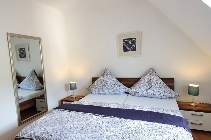 Großes Doppelbett 180x200 ohne Fußteil