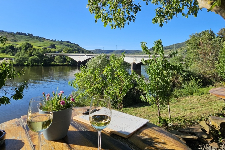 Weinlounge in Zell