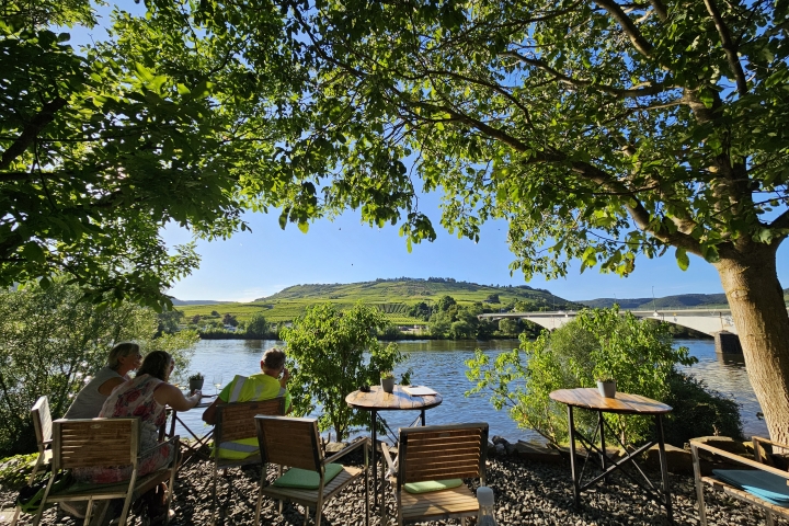 Weinlounge in Zell