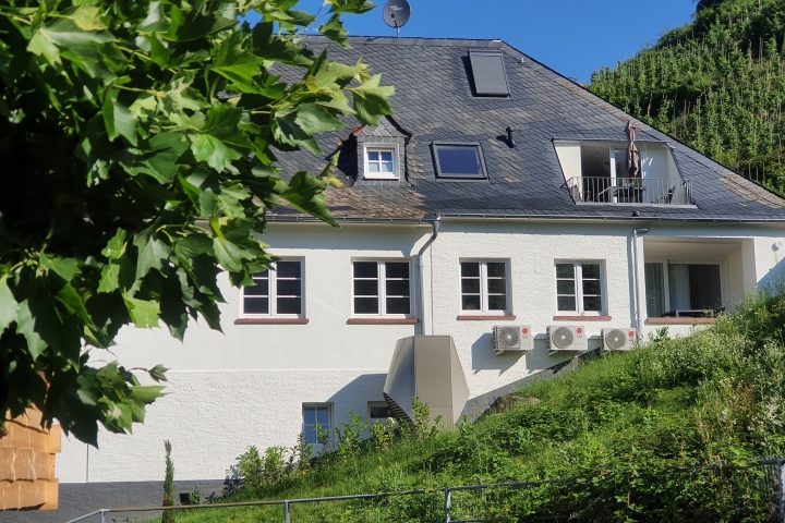 Villa Burglay. 4 Komfortwohnungen und 2 Luxuswohnungen mit Privatsauna. Alle mit Balkon oder Terrasse