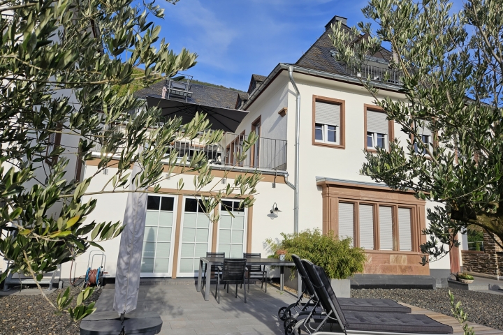 Vuilla 1 mit großer Terrasse, 1 Schlafzimmer, Sonnenliegen und Privatsauna