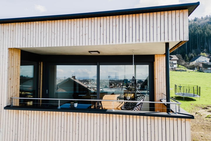 Balkon des neu gebauten Ferienhauses