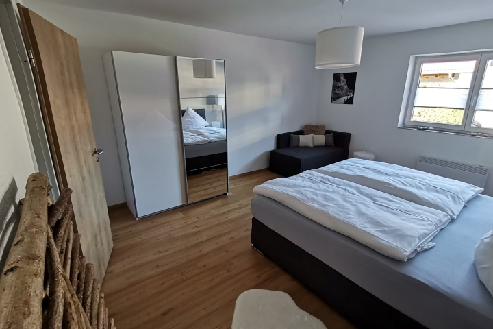 Schlafen 1 mit Beistellbett
