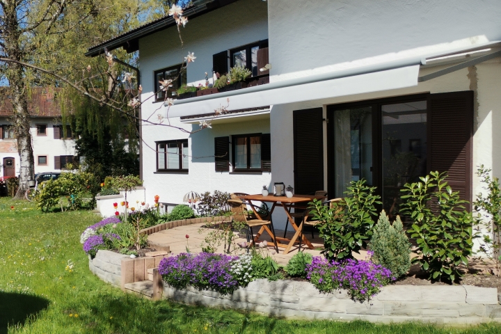 Terrasse mit Garten