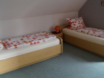 Schlafzimmer mit zwei Einzelbetten 100x200