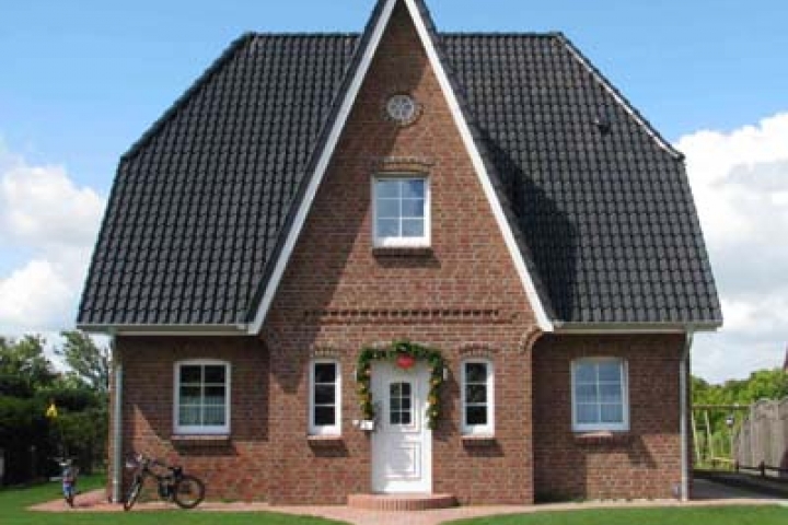 Ferienhaus Süderhus - Nordstrand | Ferienhaus Süderhus Straßenseite