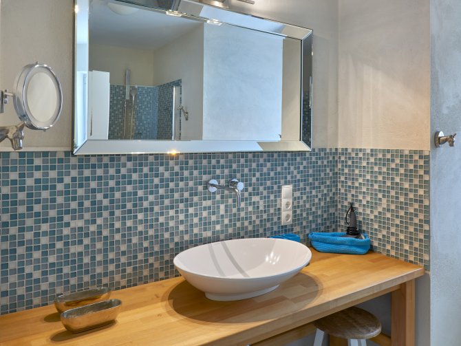 Bad 1 mit Familienbadewanne