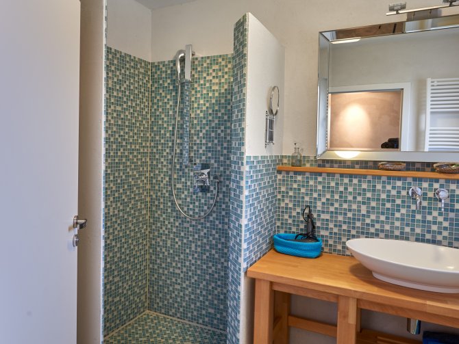 Bad 2 mit Dusche