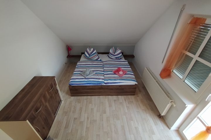 2. Schlafzimmer mit Balkon