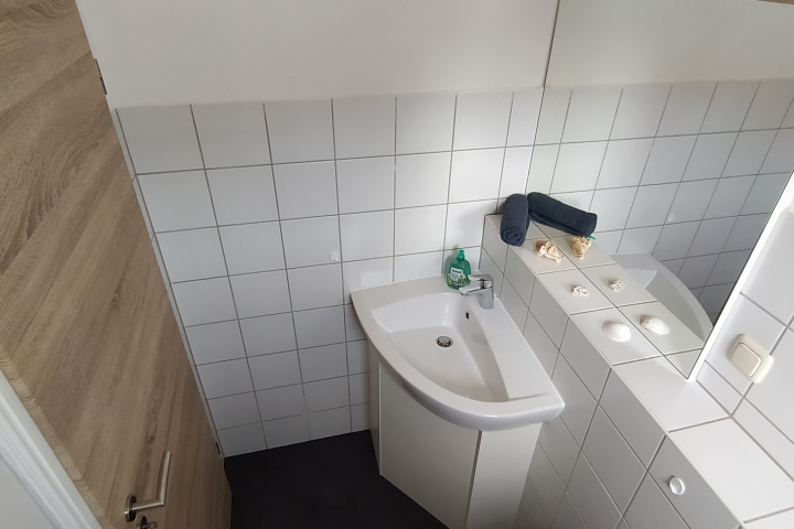 EG - WC